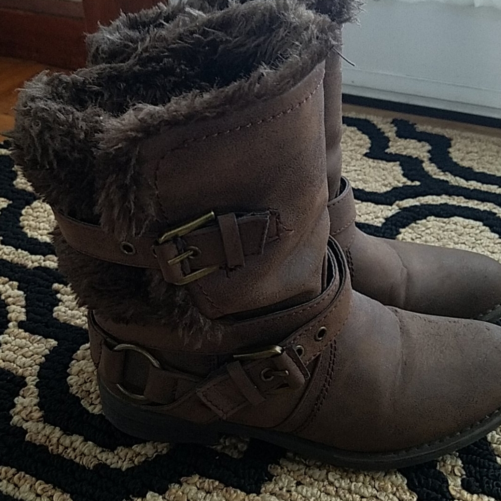 Boots - Picture 3 of 6